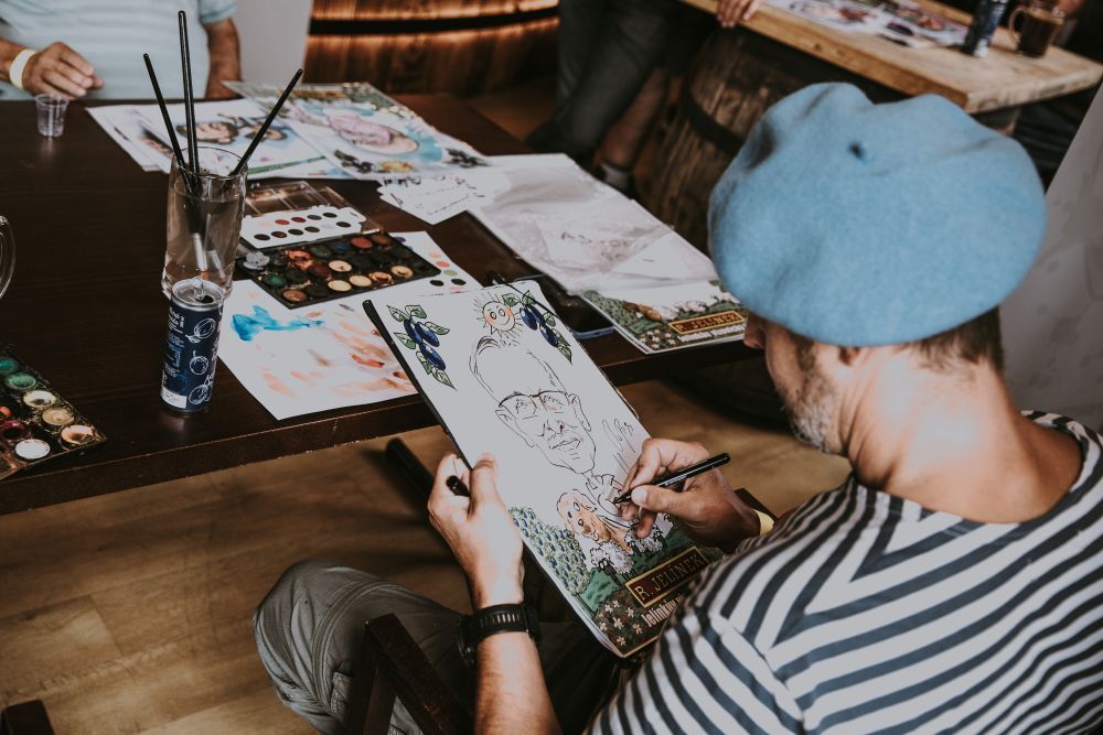 Degustuje se anonymně, vzorky posuzují odborníci v komisích. V letošním roce vybíralo nejlepší vzorky přibližně 250 hodnotitelů ve čtyřiceti komisích. Každá komise hodnotí vždy jeden druh destilátu. Absolutní vítěz je vybírán z osmdesáti nejlepších vzorků základních kol, přičemž finále rozhoduje vybraná odborná komise.